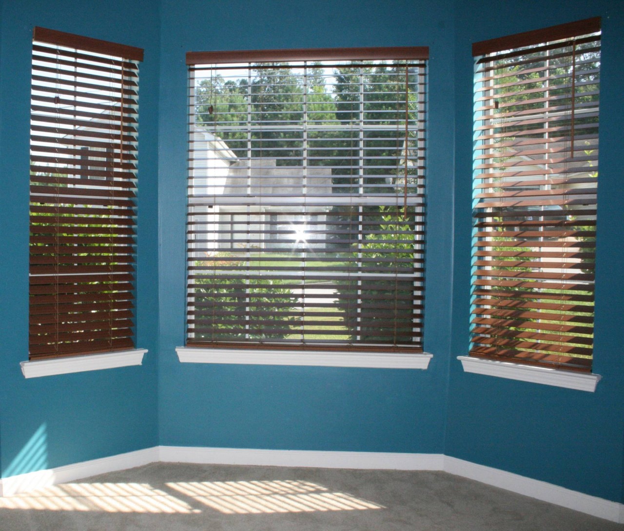 Hunter Douglas Parkland® Wood Blinds for bay windows near Stoneham, Massachusetts (MA) 
