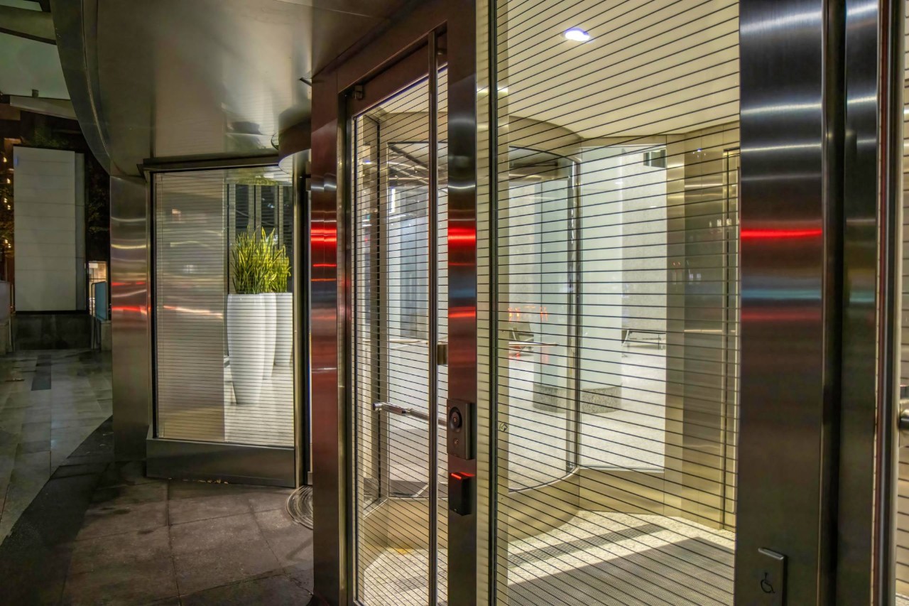 Hunter Douglas Modern Precious Metals® Mini Blinds near Stoneham, Massachusetts (MA)